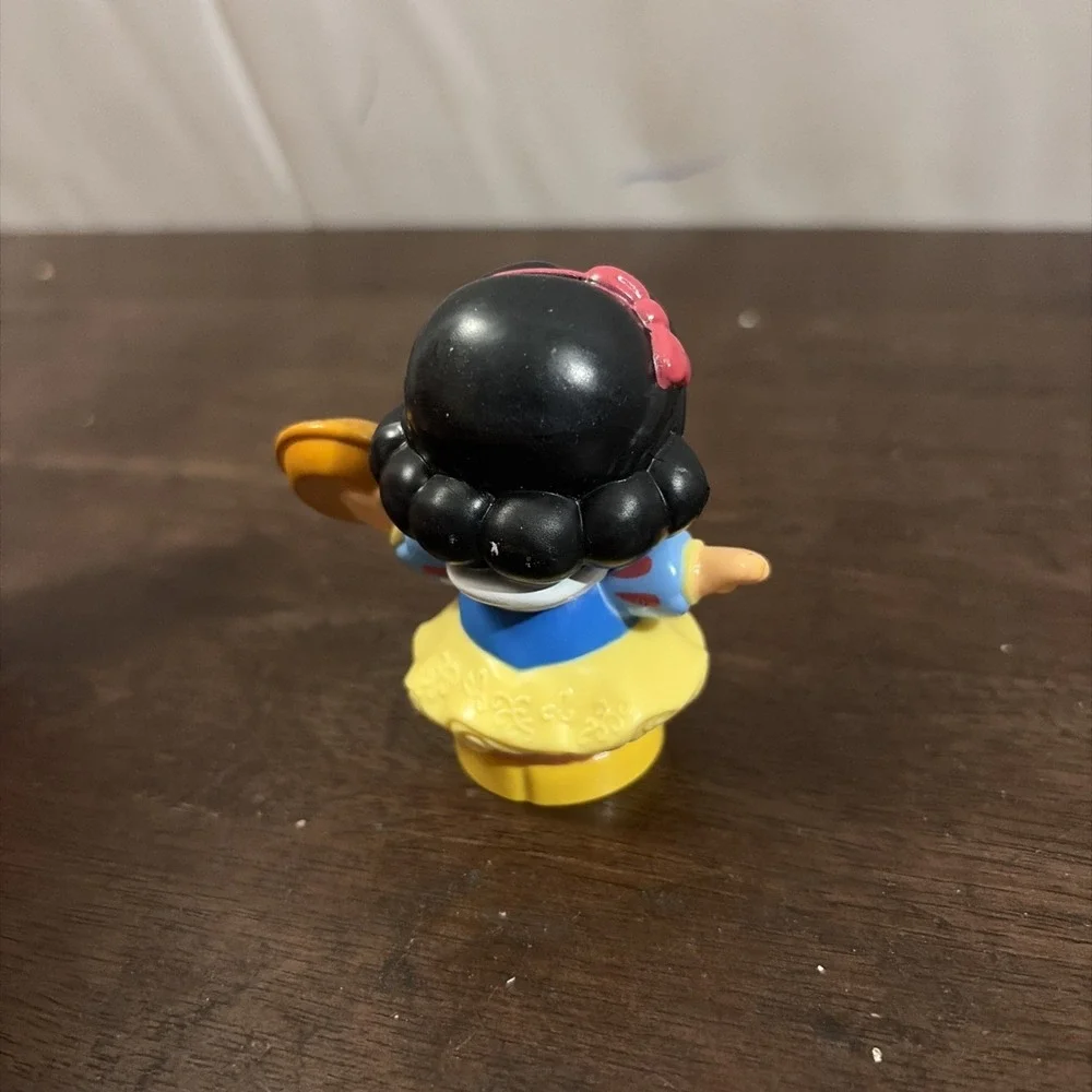 Fisher Price Little People Disney Princess Snow White W/ Pie Figure 2016 Mattel